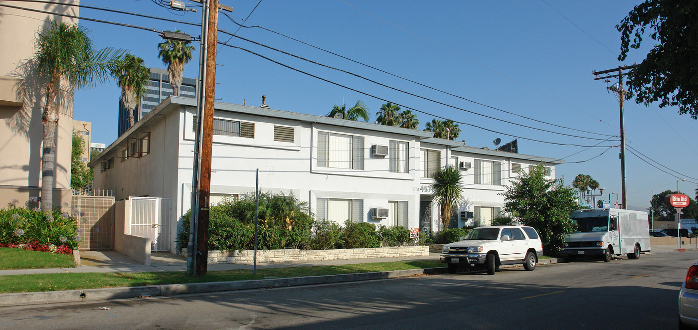 4571 Haskell Ave in Van Nuys, CA - Building Photo