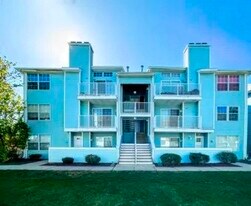 303 Heather Croft, Unit HeatherCroft in Egg Harbor Township, NJ - Building Photo
