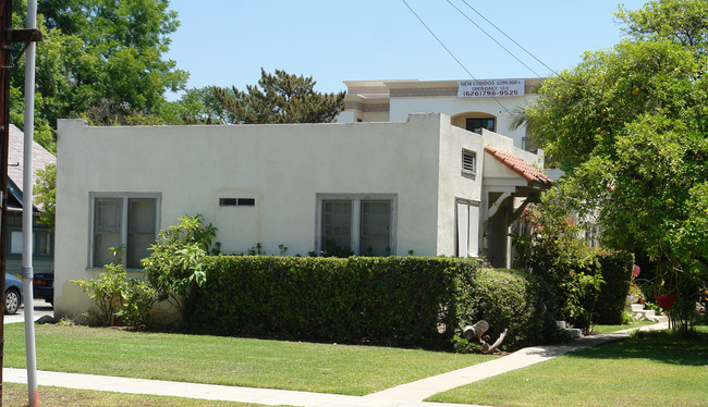 306 Holliston Ave in Pasadena, CA - Building Photo - Building Photo