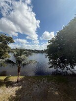 6910 NW 173rd Dr in Hialeah, FL - Building Photo
