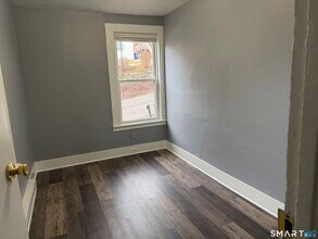 112 Rockwell St in Winchester, CT - Building Photo - Building Photo