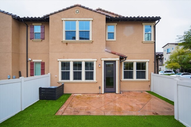 16421 Veridian Cir in San Diego, CA - Building Photo - Building Photo