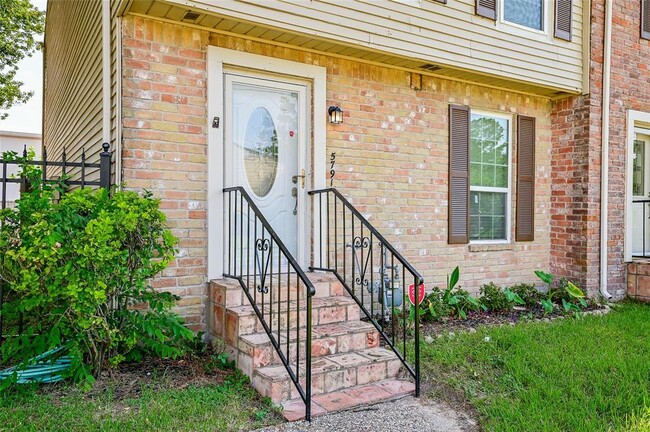 5791 Maple Hill Dr in Houston, TX - Building Photo - Building Photo