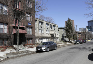 1906 Clinton Ave in Minneapolis, MN - Foto de edificio - Building Photo