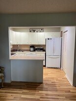 312 Knotty Pine Cir in Greenacres, FL - Building Photo