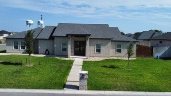 400 Pitaya Ln in Del Rio, TX - Building Photo