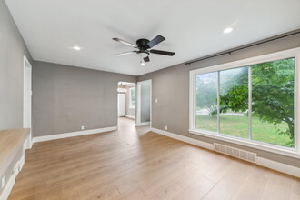 1639 Harwich Rd in Lyndhurst, OH - Building Photo - Building Photo