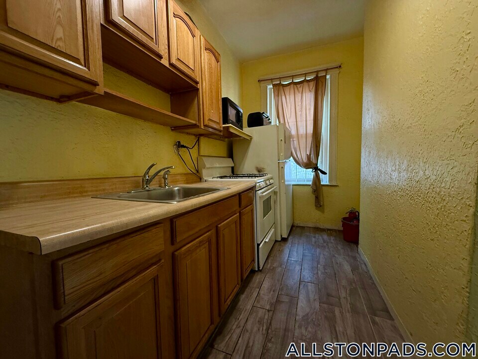 26 Park Vale Ave in Boston, MA - Building Photo