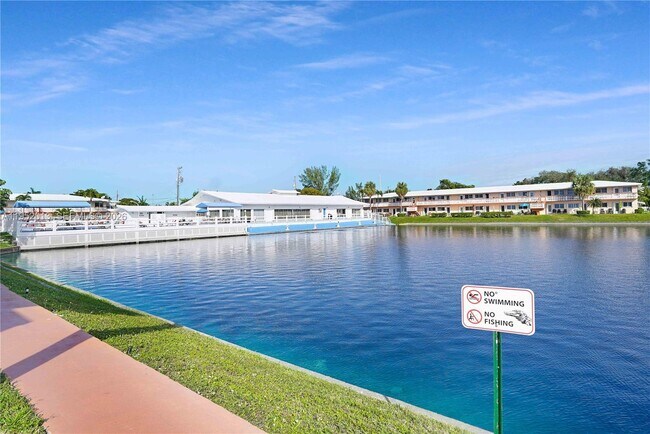 820 SW 11th Ave in Hallandale Beach, FL - Building Photo - Building Photo