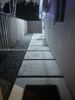 7650 NW 3rd St in Pembroke Pines, FL - Building Photo