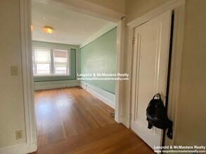 51 Linden St, Unit 15 in Boston, MA - Building Photo - Building Photo