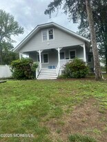 36 Whalepond Rd in Ocean Township, NJ - Building Photo