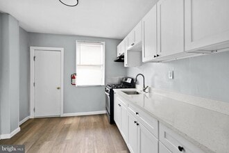 958 E Russell St in Philadelphia, PA - Building Photo - Building Photo