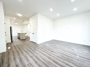 2439-2426 26 Ave NW in Calgary, AB - Building Photo - Building Photo