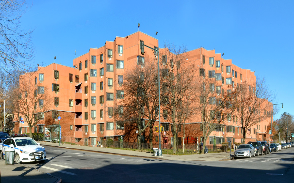 Lambert Houses in Bronx, NY - Building Photo