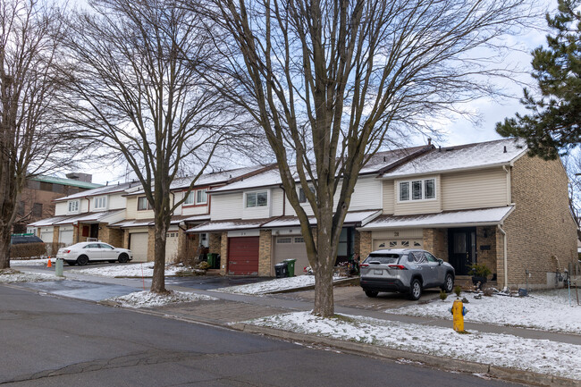 22 Verne Cres