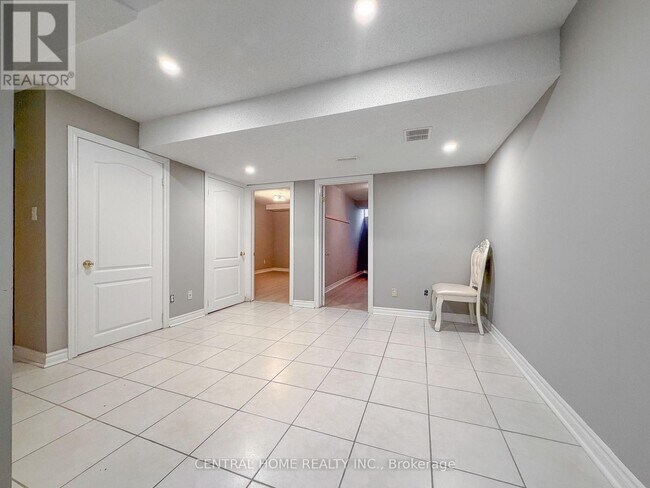 46 Clifton Ct in Markham, ON - Building Photo - Building Photo