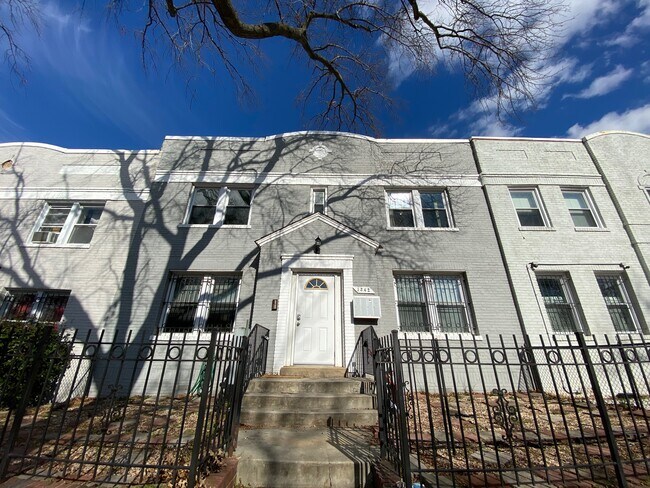 1242 Queen St, NE, Unit #1