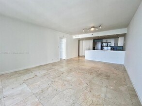7601 E Treasure Dr, Unit 2308 in North Bay Village, FL - Building Photo - Building Photo