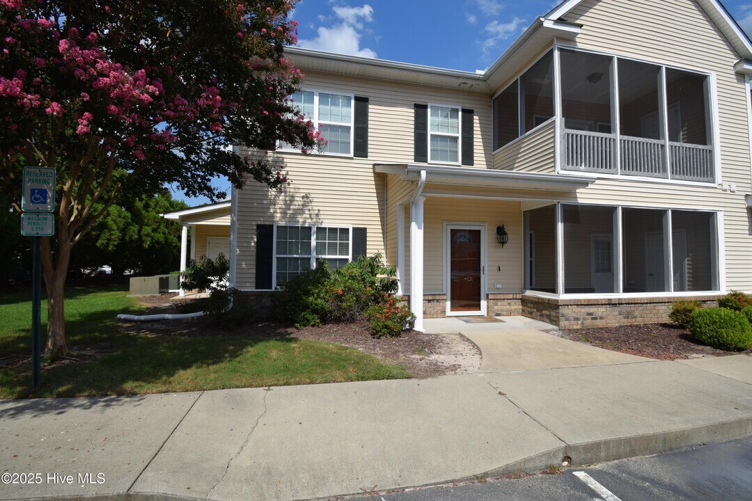 1930 Tara Ct in Greenville, NC - Building Photo