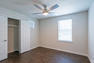 3300 Oak Creek Dr, Unit 0711 in Austin, TX - Building Photo - Building Photo