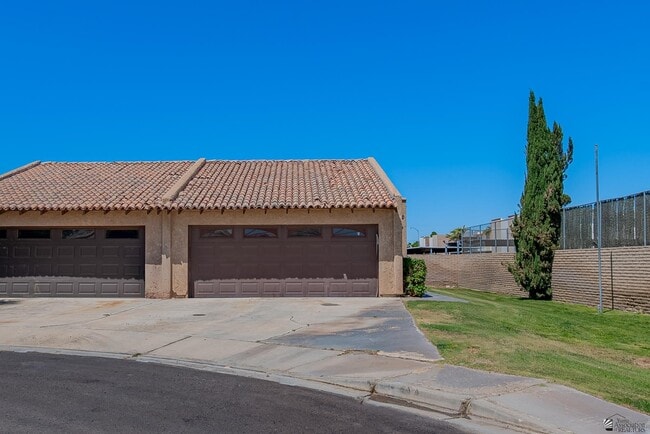 2650 S Los Amigos Dr in Yuma, AZ - Building Photo - Building Photo