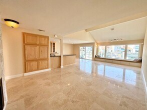 2204 Kingsbridge Ln in Oxnard, CA - Building Photo - Building Photo