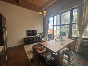 215 N Aberdeen St in Chicago, IL - Building Photo - Building Photo