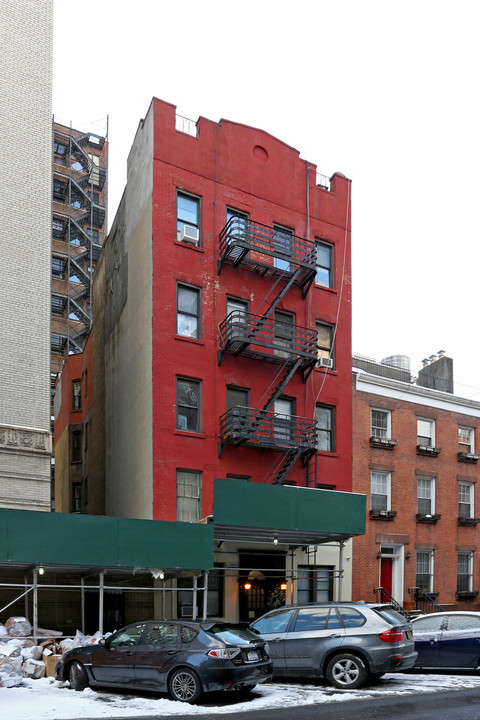 208 W 20th St in New York, NY - Building Photo