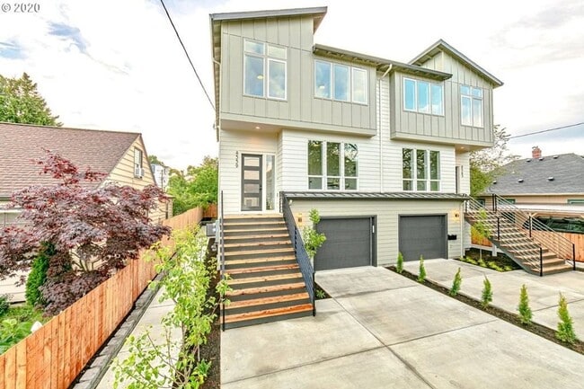 property at 4563-4563 N Borthwick Ave