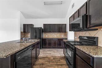 19401 Great Falls Dr in Manor, TX - Building Photo - Building Photo