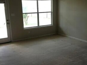 811 Shadow Creek Blvd in Buda, TX - Building Photo - Building Photo