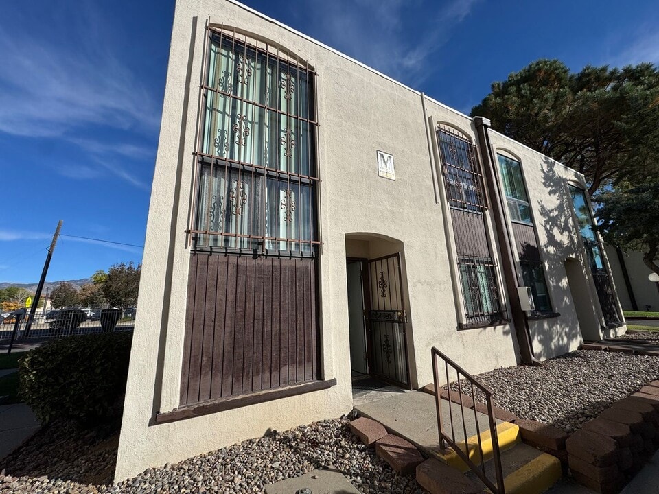 1601 Pennsylvania St NE in Albuquerque, NM - Foto de edificio