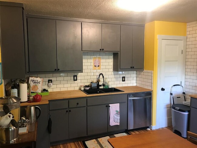 7212 Meador Ave in Austin, TX - Building Photo - Building Photo