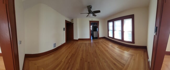 402 Hartwell Ave, Unit Floor one in East Syracuse, NY - Building Photo - Building Photo