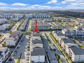 7865 NW 104th Ave in Doral, FL - Building Photo