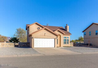 6104 Sara Suzann Ln in El Paso, TX - Building Photo - Building Photo