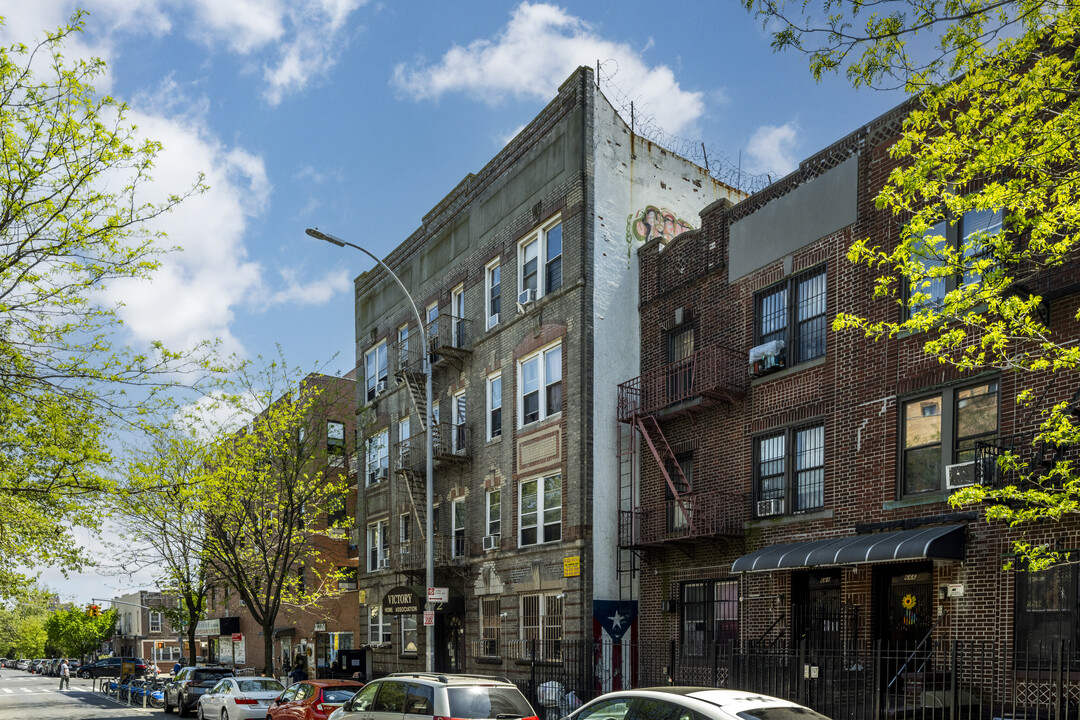 672 46th St in Brooklyn, NY - Foto de edificio