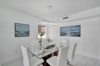 19601 E Country Club Dr in Aventura, FL - Foto de edificio - Building Photo