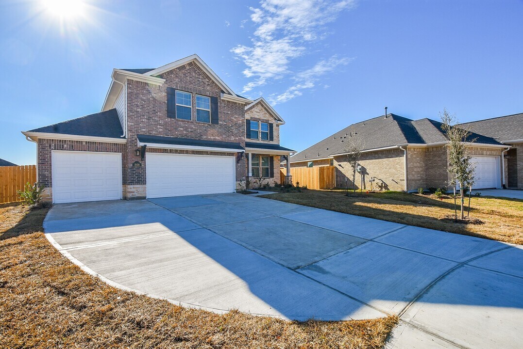 8106 Royal Palm Ct in Fulshear, TX - Building Photo