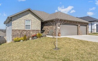 874 E Acacia Ln in Nixa, MO - Building Photo