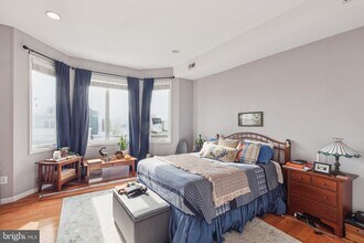 2007 Carpenter St, Unit 2 in Philadelphia, PA - Foto de edificio - Building Photo