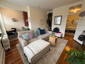98 Myrtle St, Unit 7 in Boston, MA - Building Photo - Building Photo