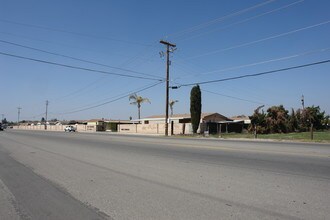 6000 E Brundage Ln in Bakersfield, CA - Building Photo - Building Photo