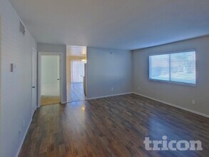 6131 Daisy Petal St in Las Vegas, NV - Building Photo - Building Photo