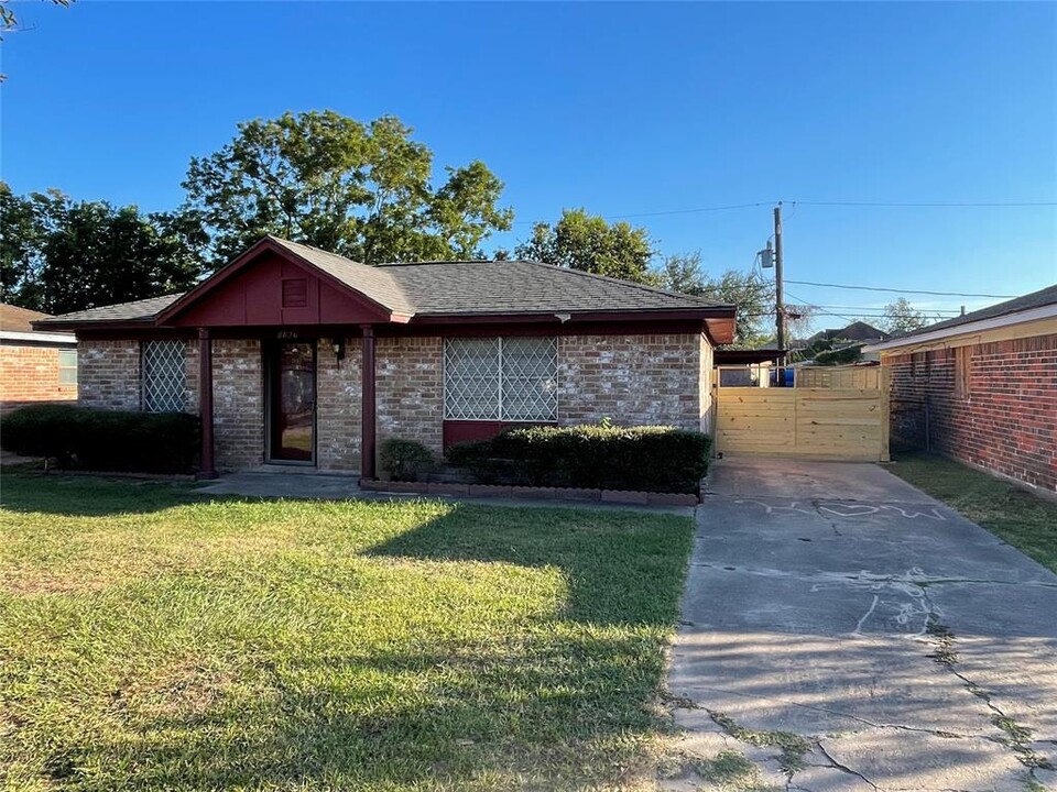 8826 Klondike St in Houston, TX - Building Photo