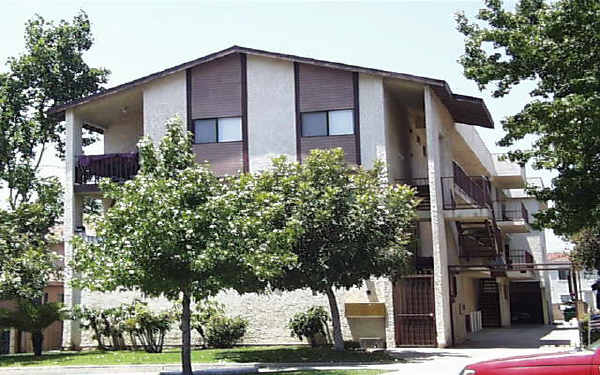 921 S Chevy Chase Dr in Glendale, CA - Building Photo