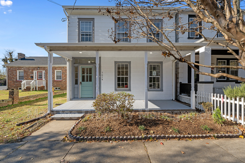 1614 Caroline St in Fredericksburg, VA - Building Photo