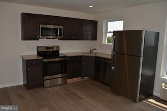 7631 Ridge Ave in Philadelphia, PA - Building Photo - Building Photo