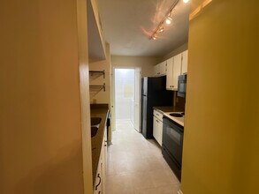 Room in Condo on Chimney Ridge Pl in Durham, NC - Building Photo - Building Photo